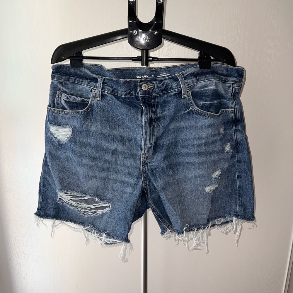 Old Navy High-Waisted Slouchy Medium-Wash Cut-Off Jean Shorts size 16